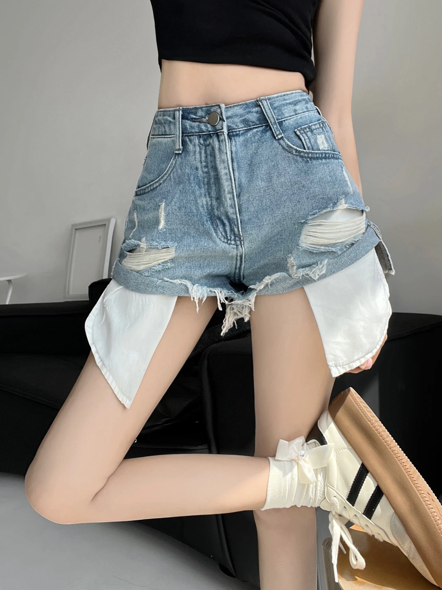 

Свободные джинсовые брюки с высокой талией. Женские летние повседневные широкие брюки с рваными дырками. Горячие универсальные свободные удобные джинсы.