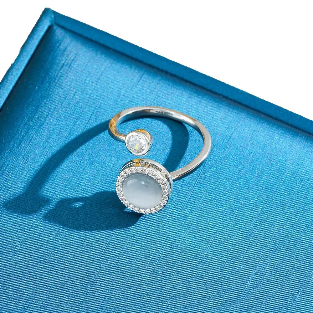 

Новейшее колье с цветком «кошачий глаз» в 2025 году с нишевым дизайном и свежим вращающейся цепочкой на ключицу.