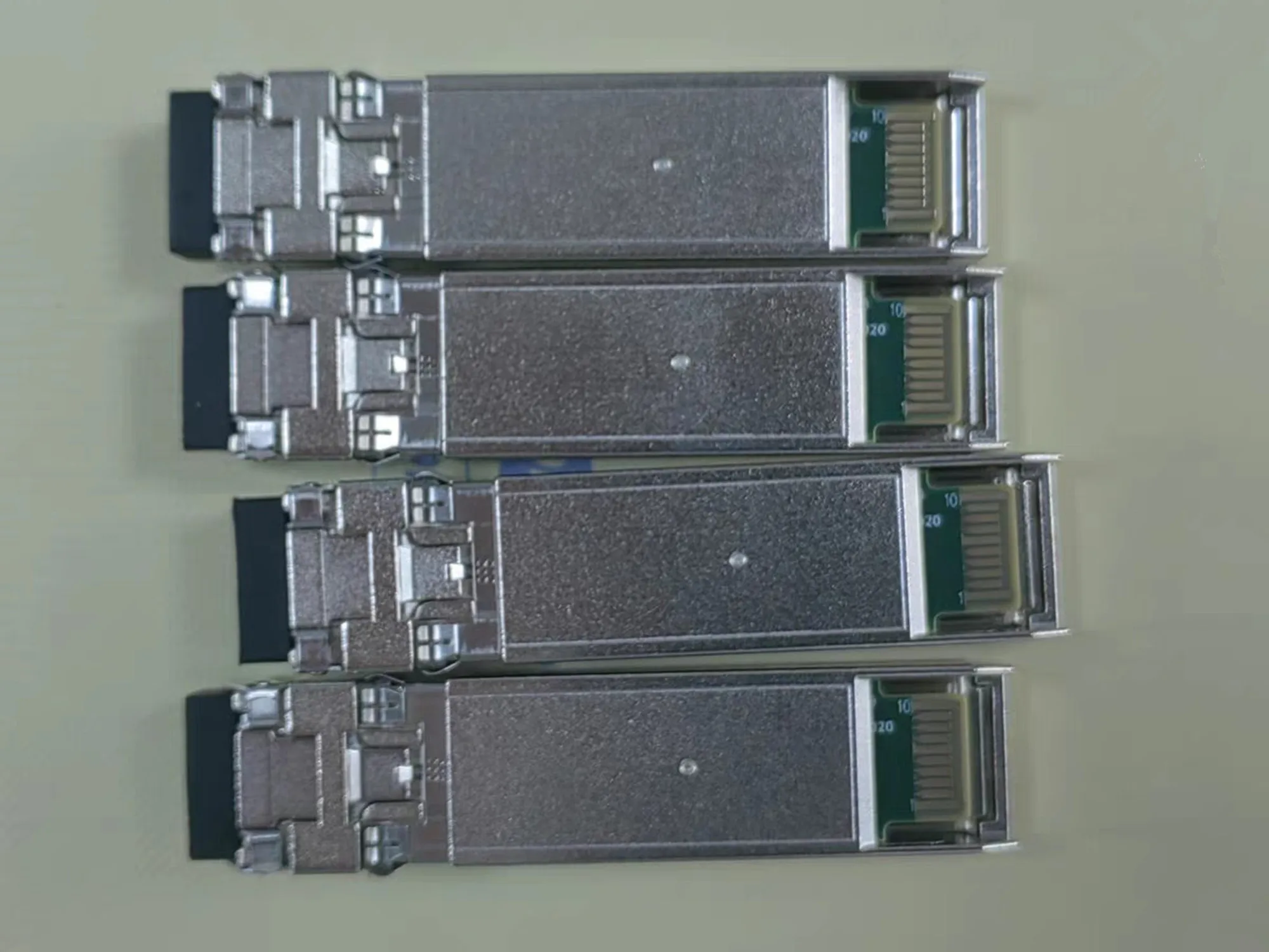 

1PCS Original NEW FTLF8532P5BNV 32GB SFP Transceiver Finisar 32G 850NM Fiber Adapter