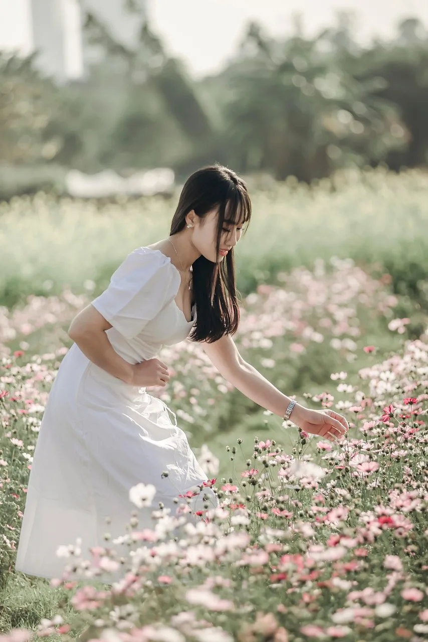 

4PCS 1.9Inch RC Crawler Wheels & Tires, White Plastic Hub + Rubber Rock Tyres, for Axial SCX10 TRX4 1:10, Durable Replacement