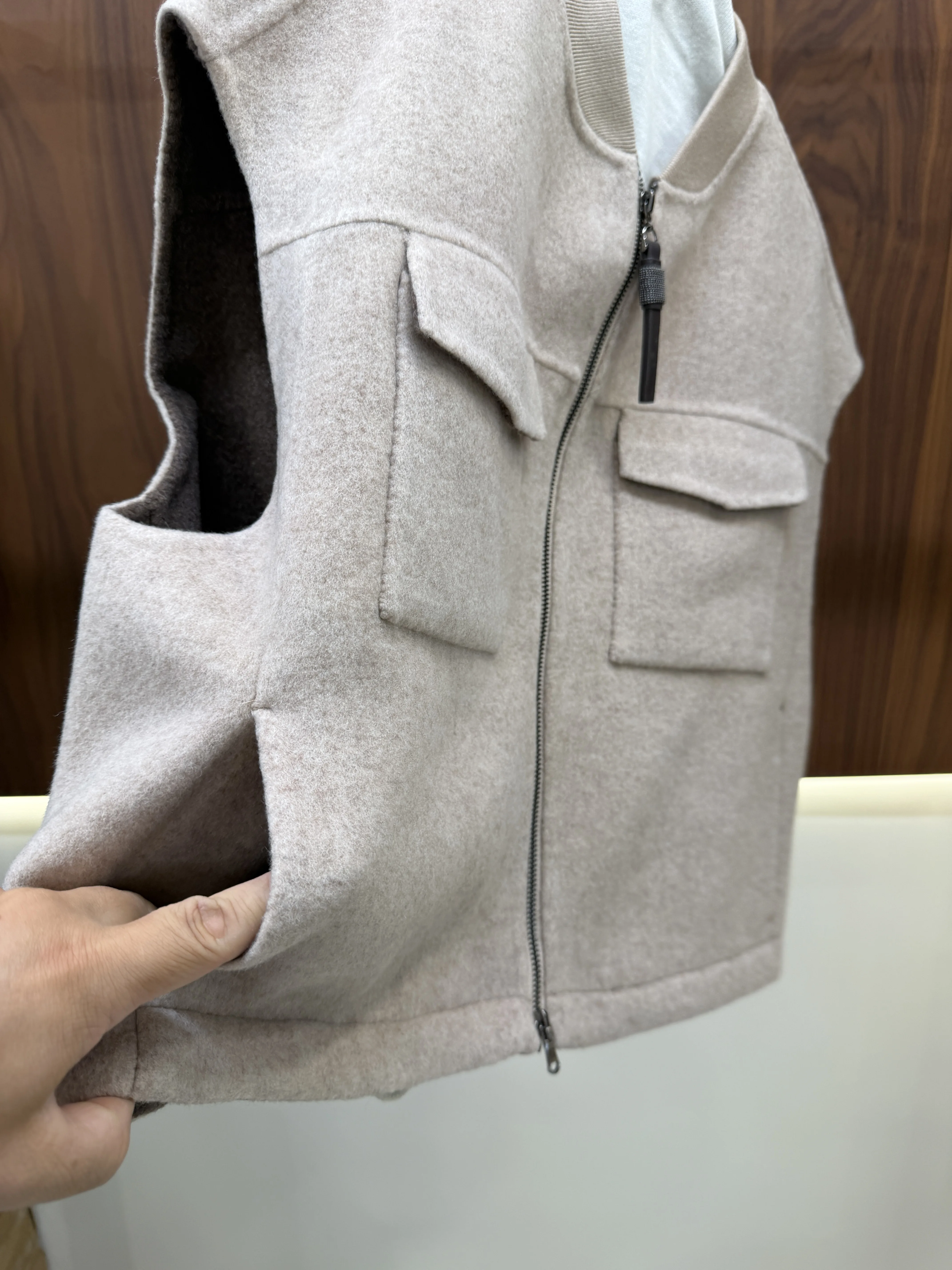 2026Autumn/Winter Women's Wool Zip-Up Sleeveless Vest