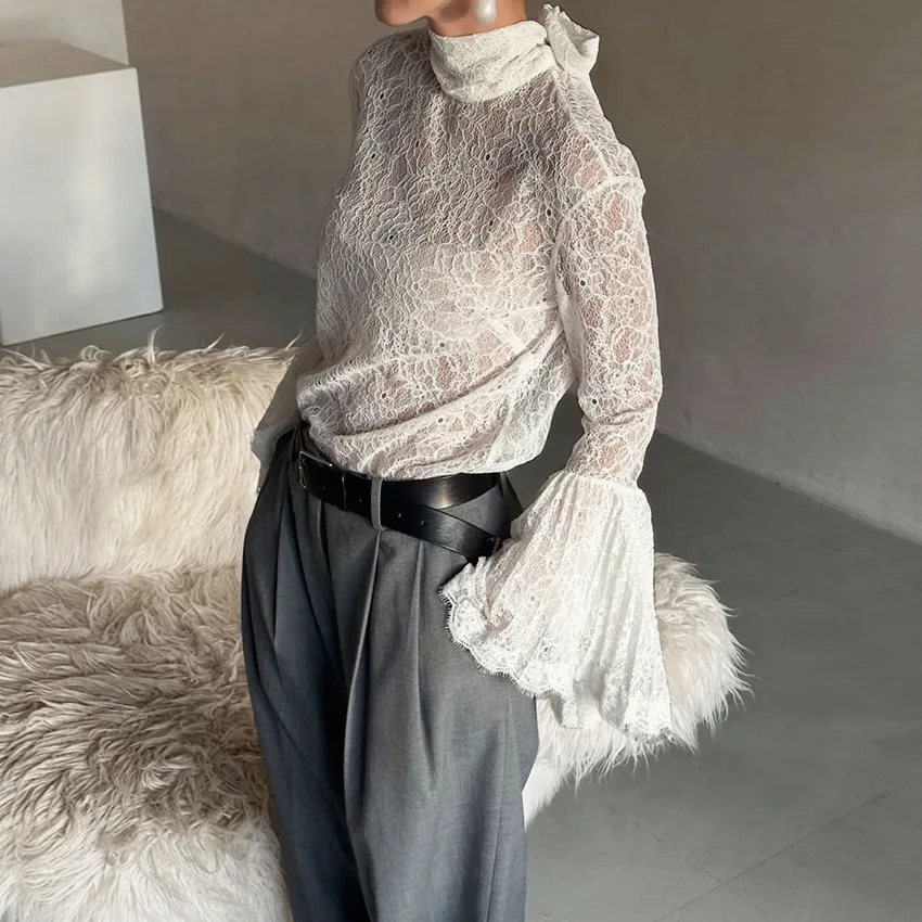 بلوزة نسائية أنيقة مطرزة باللون الأبيض للخريف والشارع قميص أنيق بياقة واقفة للسيدات 2026 بأكمام مضيئة مثيرة للسيدات