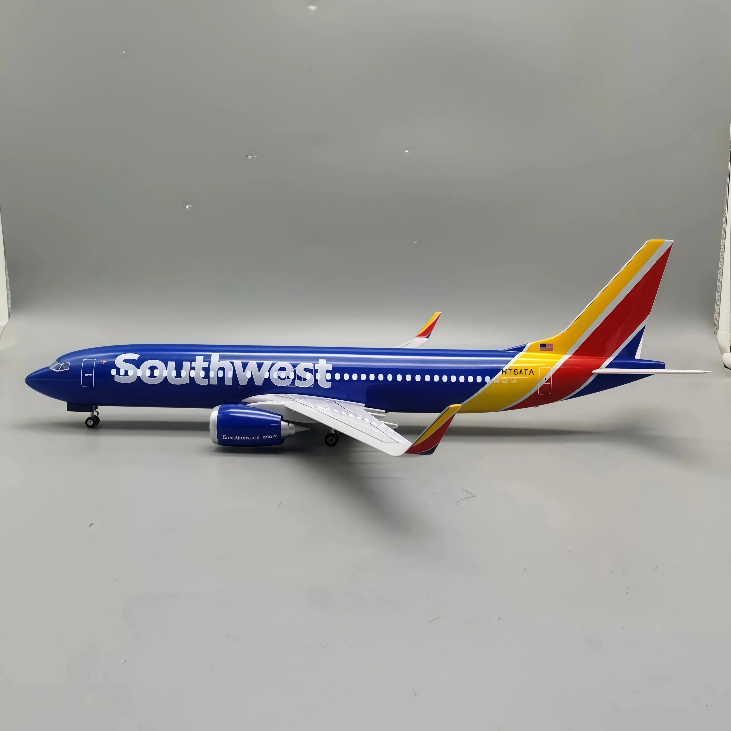 

Модель самолета Southwest Airlines BY737, 47 см, со светодиодной подсветкой и колесами, статическая настольная декорация для любителей авиации