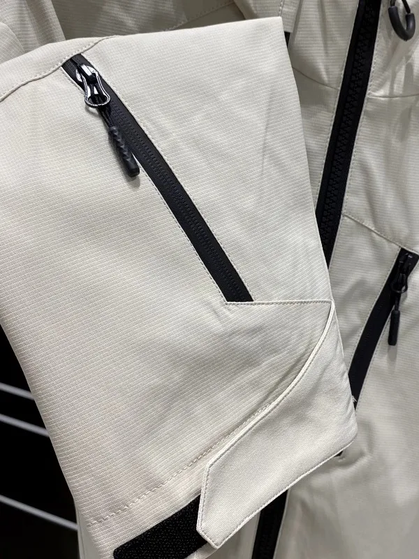 High-End Fluorbestendige Stof Outdoor Sport Heren Jaet Met Hoed 3D Maatwerk Stand Versie Lange Sve Jeugd Sle