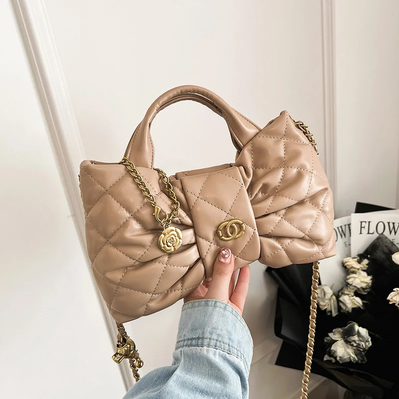 

Popular Women's Handbag: Genuine Leather Tote Bag By Famous Designer - Classic Elegant Shoulder Style