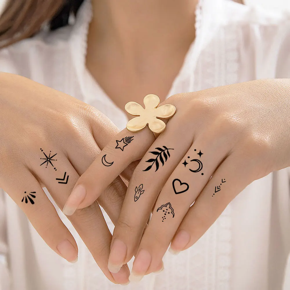 검은 꽃 손 문신 나비 달 별 임시 문신, 손가락 가슴 하트 잎, 귀여운 가짜 방수 문신, 10 개