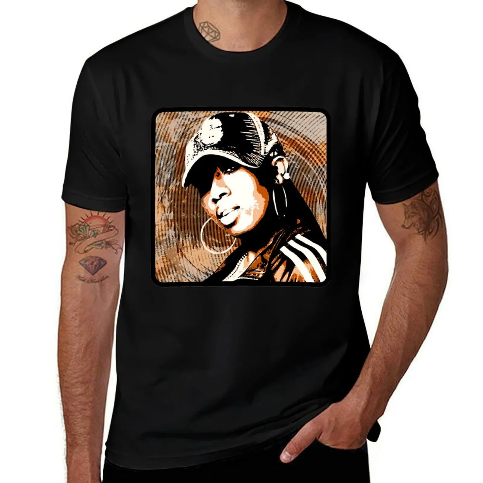 Missy Elliott – T-shirt com estampa de Melissa Arnette Elliott, modelo casual e de corte folgado, com mangas curtas.