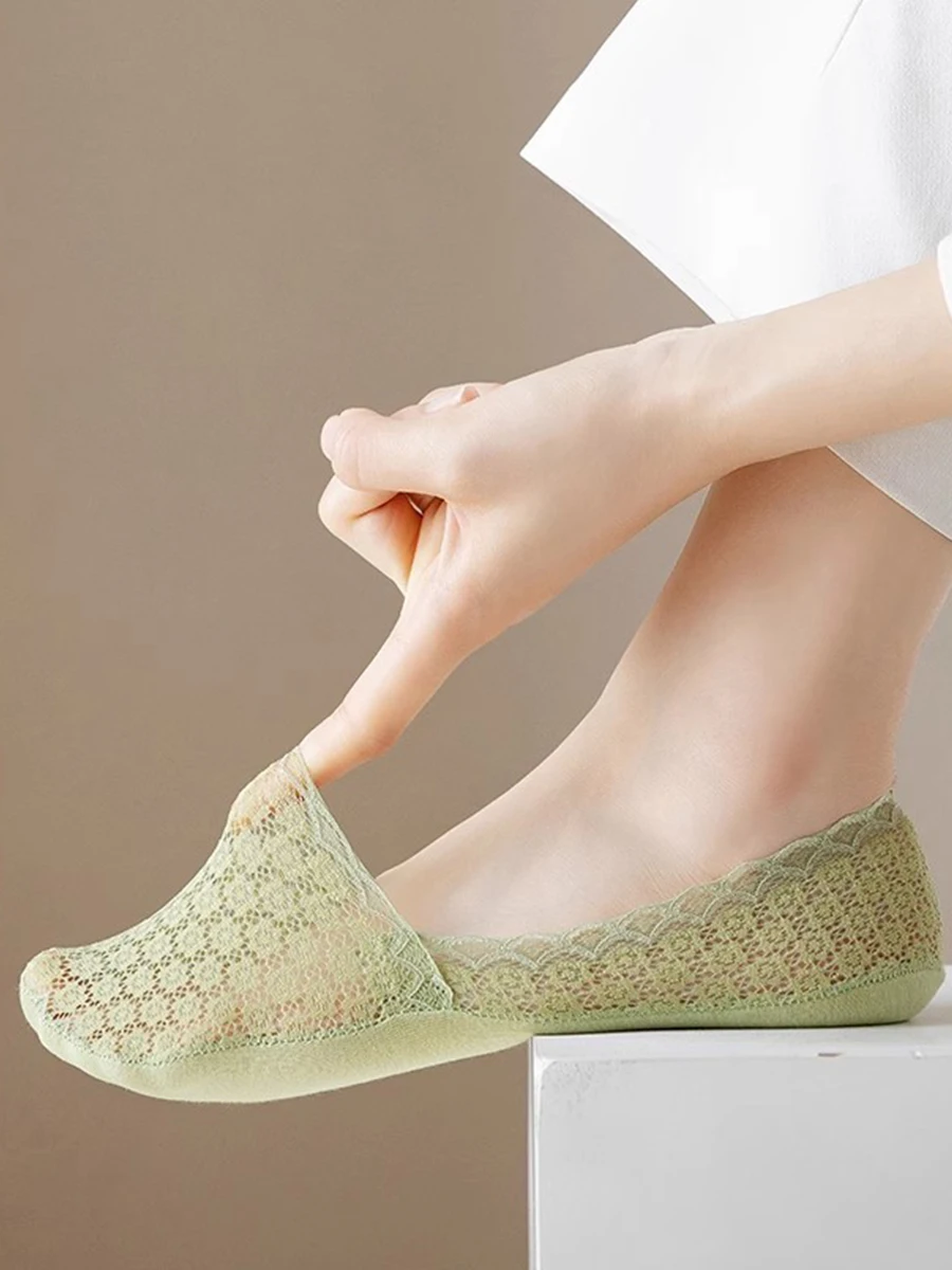 5 أزواج من الجوارب النسائية العصرية غير المرئية ذات الفم الضحل القابلة للتنفس بلون سادة وزهر البرقوق والدانتيل القصير