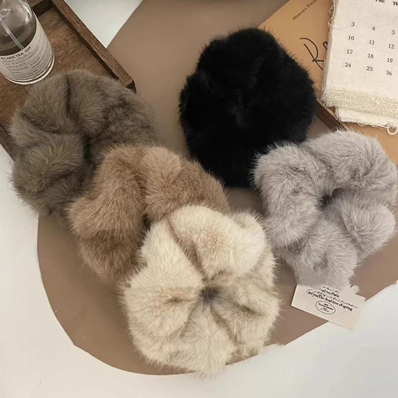 Duży rozmiar Słodki miękki puszysty pluszowy jednolity kolor Elastyczna opaska do włosów Scrunchies Kobiety Dziewczyna Jesień Zima Pierścionek do włosów Akcesoria do włosów — zdjęcie 4