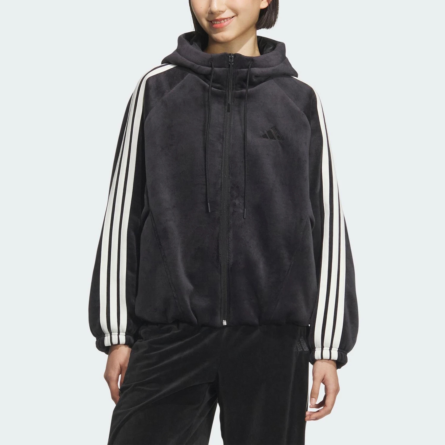 

Оригинальная осенняя женская спортивная теплая куртка с капюшоном Adidas KB7606