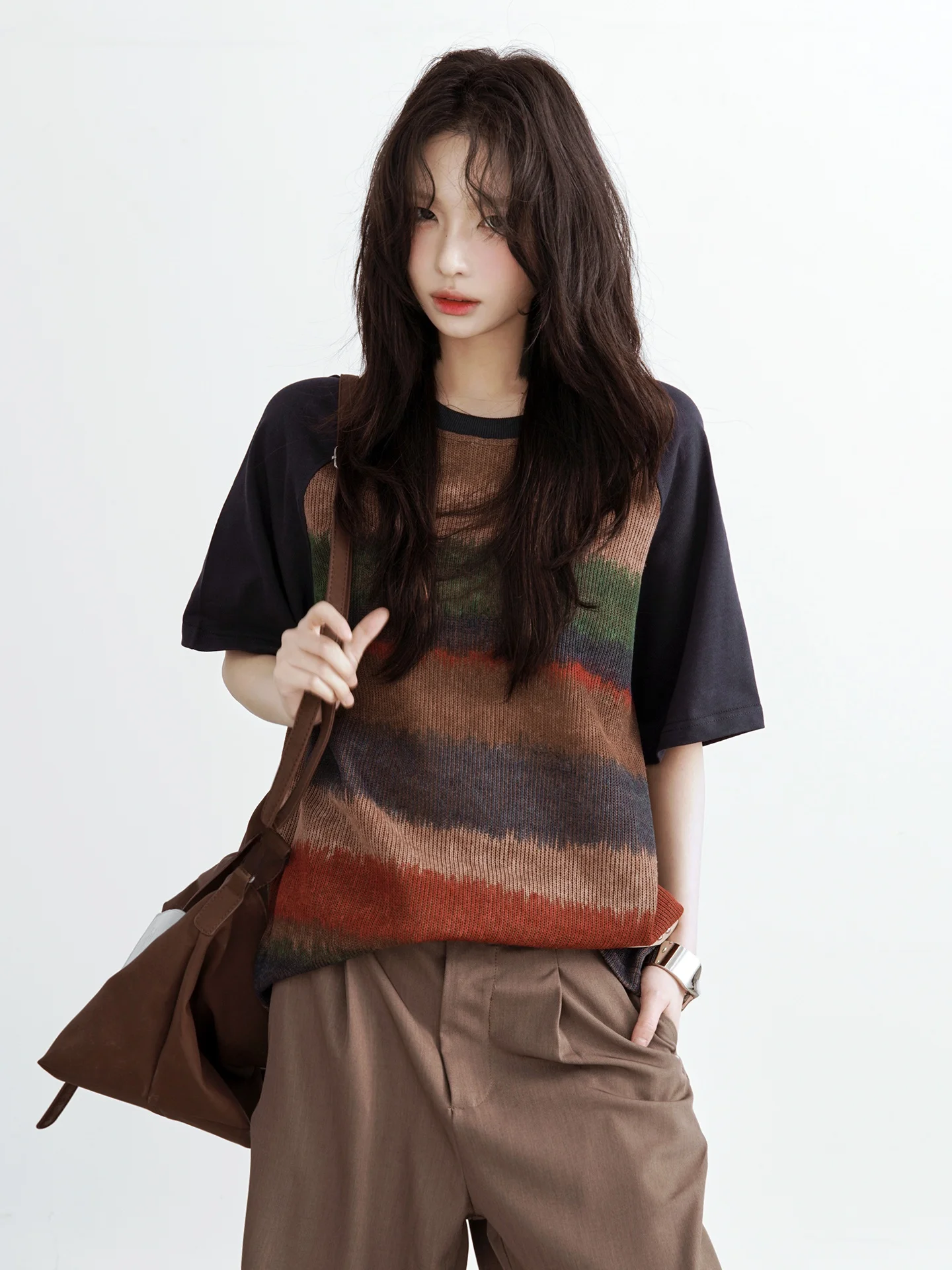 

Женская свободная футболка с коротким рукавом Universal Gravitation Museum Color Block в нейтральном стиле, летняя новинка 2026 года, повседневный топ