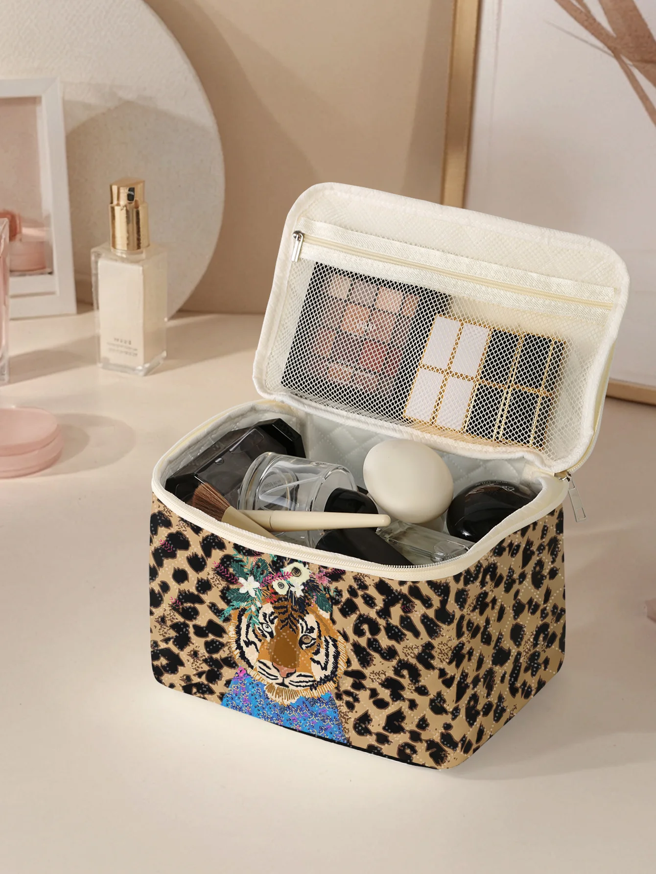 1pc，Tiger pattern printed portable travel cosmetics, large capacity travel storage bag, cute and fashionable makeup bag