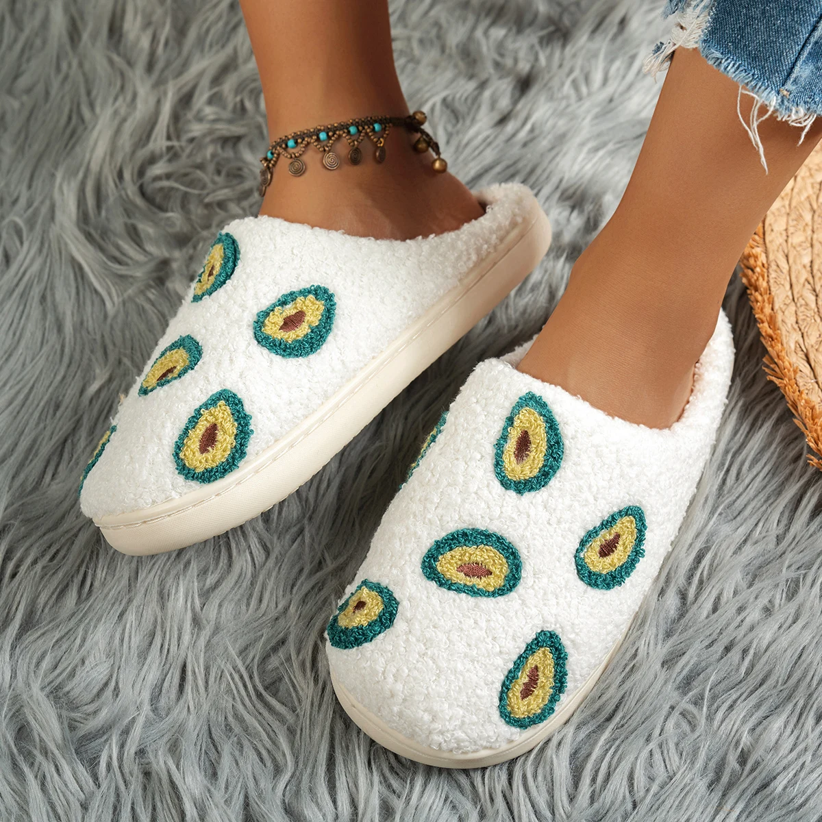 شباشب بناتي كاجوال لغرفة النوم شتوية لطيفة بنمط الأفوكادو داخلي مريح دافئ ناعم مثير للاهتمام من القطيفة الفاكهة أحذية منزلية للنساء