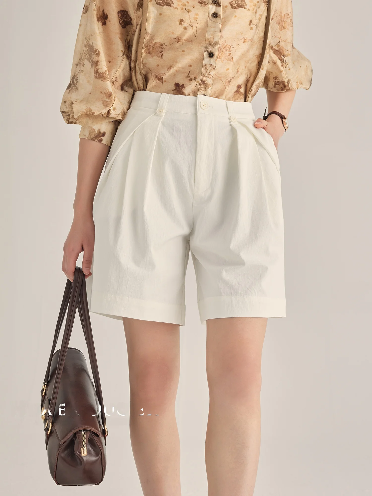 

HuaerDuoer 2024 Новые летние повседневные белые формальные шорты с высокой талией, слегка расклешенные, из смесового хлопка, полиэстера и спандекса