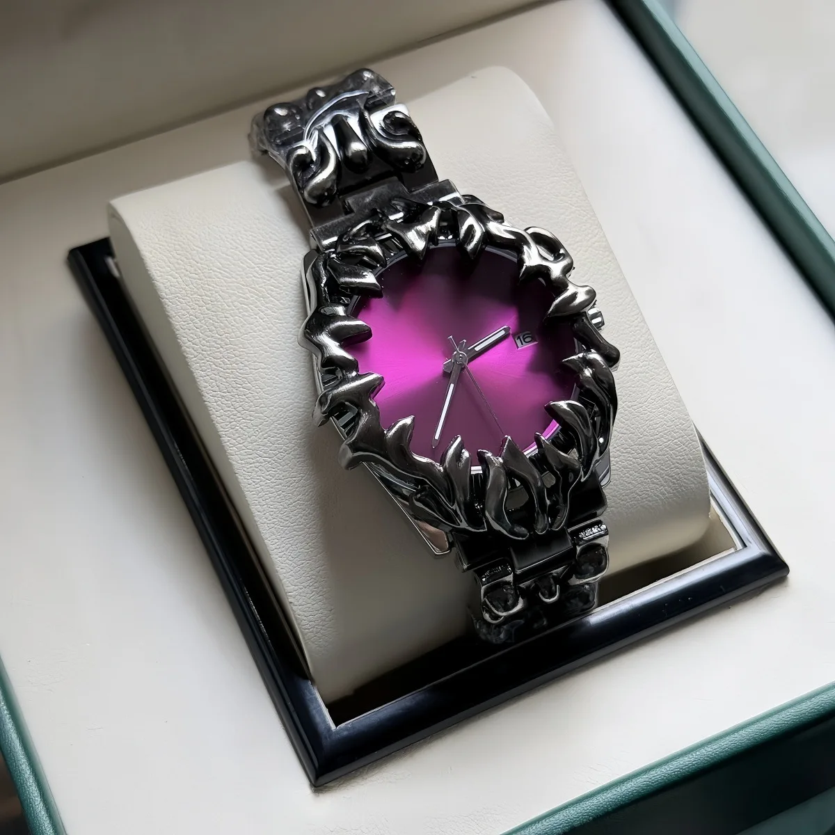 Classic Retro Claw alabaster Style Y2K Watches For Men European and American Watch Fashion Cool Alien Advanced Ins Niche Design