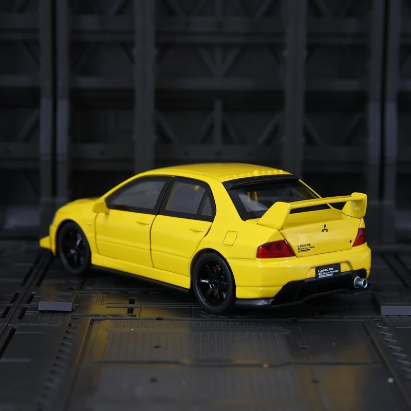 1:32 Mitsubishi EVO 9. a generación, modelo de coche de rally de aleación, colección de adornos, puertas y capó del motor, el maletero se puede abrir