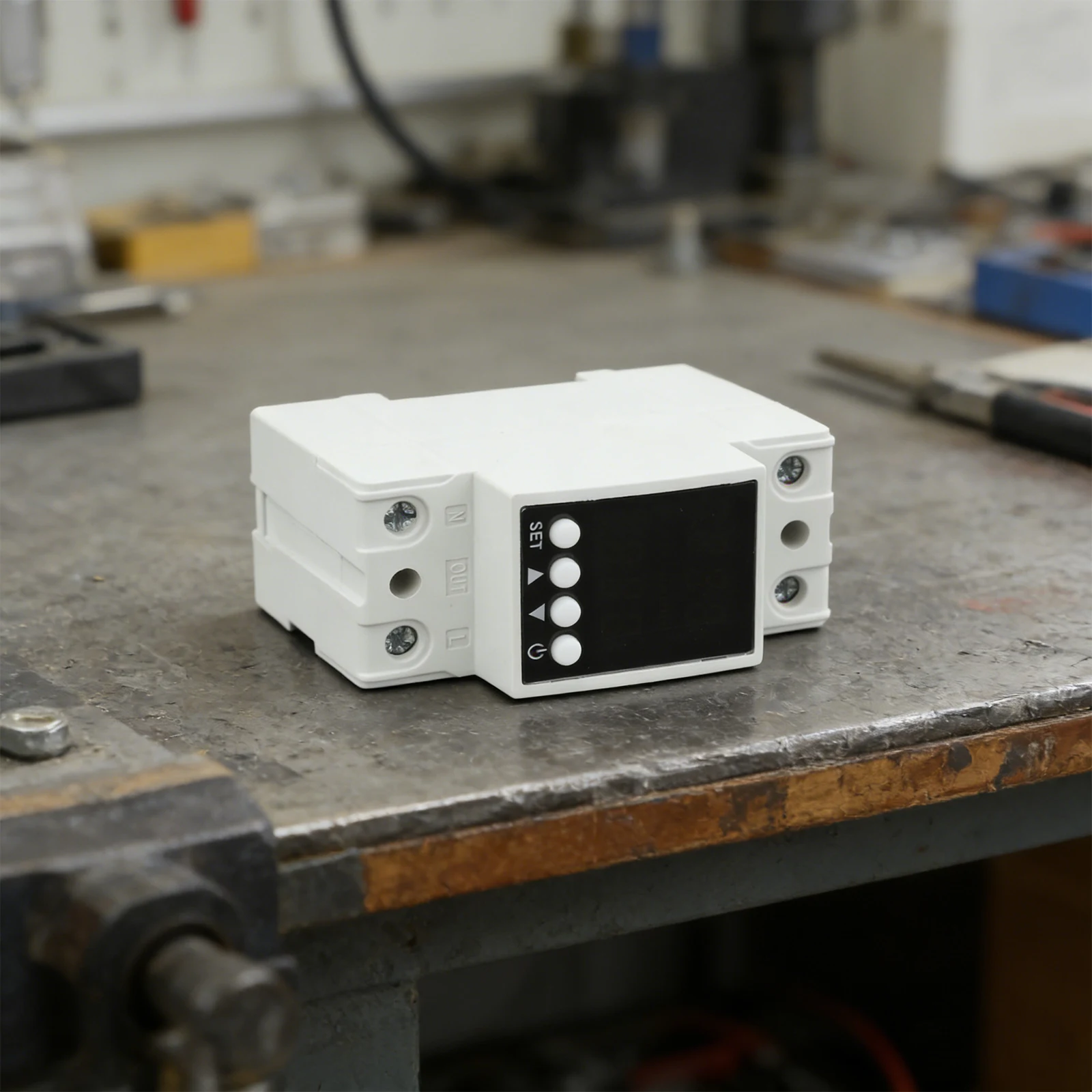 Smart Voltage Protection Relay with Dual LCD Display and Delay Function for Overcurrent and Undervoltage Protection in Circuits