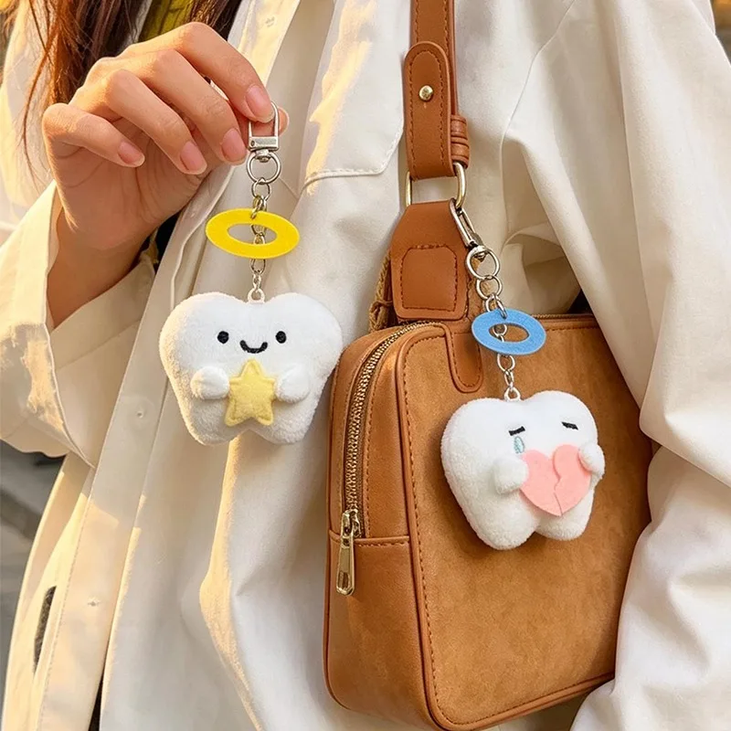 1/2 Stück Plüsch-Zahn-Schlüsselanhänger, niedlicher Stofftier-Taschenanhänger, Cartoon-Zahn-Schlüsselring, weicher Rucksack-Anhänger als Geschenk, Weiß