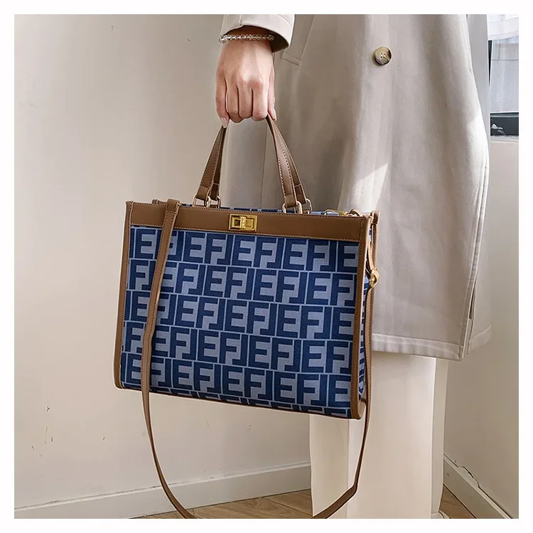 

2025 Designer Two-Tone Tote - Large Capacity Shoulder Bag for Women, Waterproof Work & Beach Handbag with Contrast Stitching