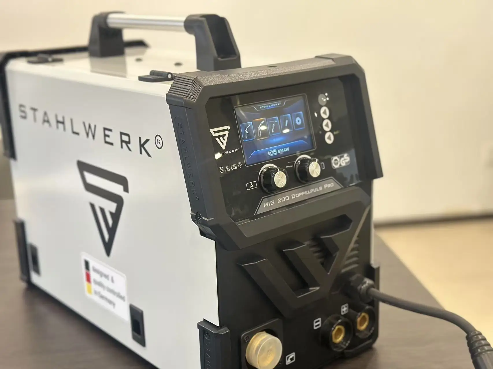 Stahlwerk &vector 5-in-1 MIG Welder Machine 200A Gasless with Flux Cored Wire 220V Multifunctional Motor New Condition