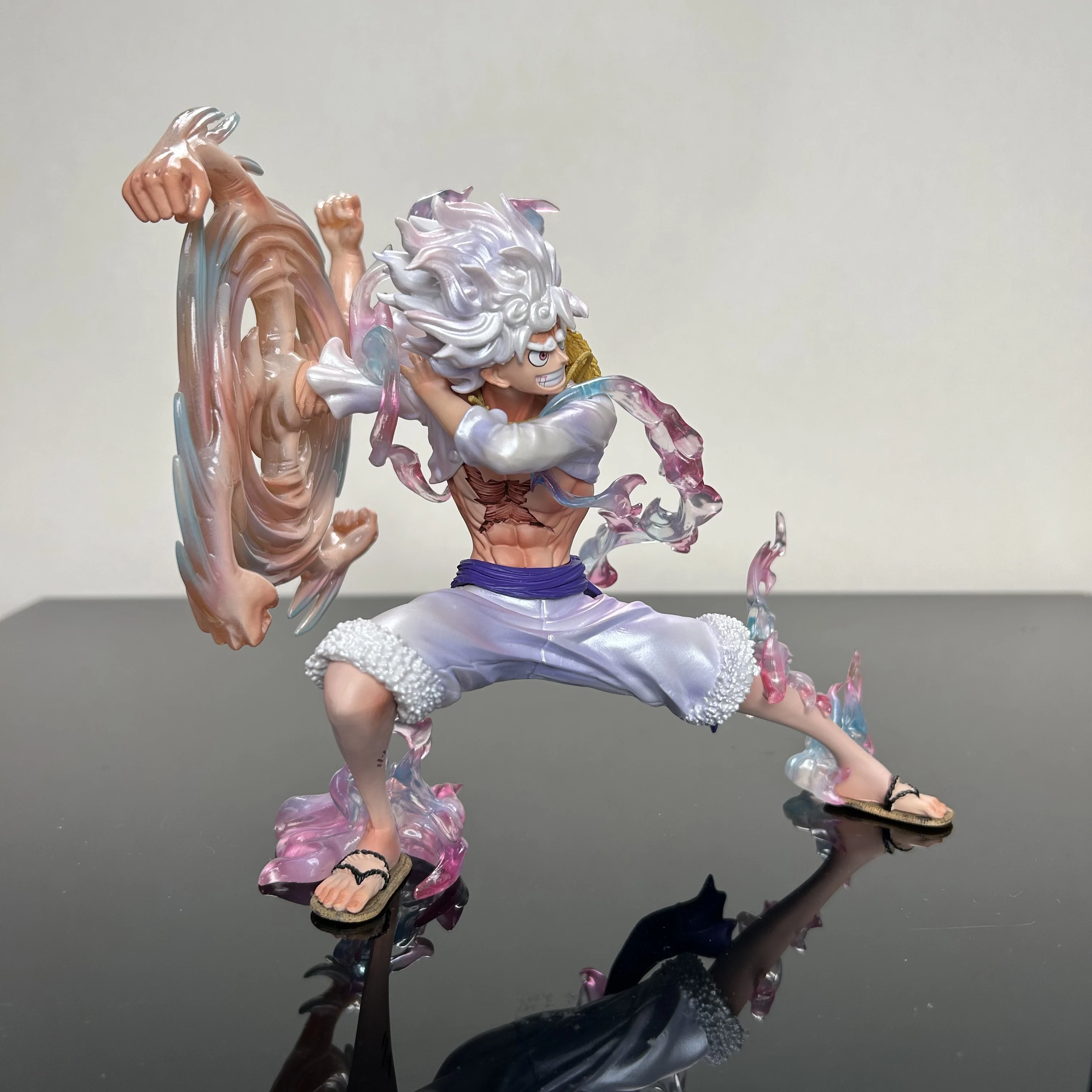 19 cm/7.48 pollici Anime One Piece Figure Nika Rufy Action Figures Rufy Braccio può ruotare Statua in PVC Collezione Modello Giocattoli per I Regali