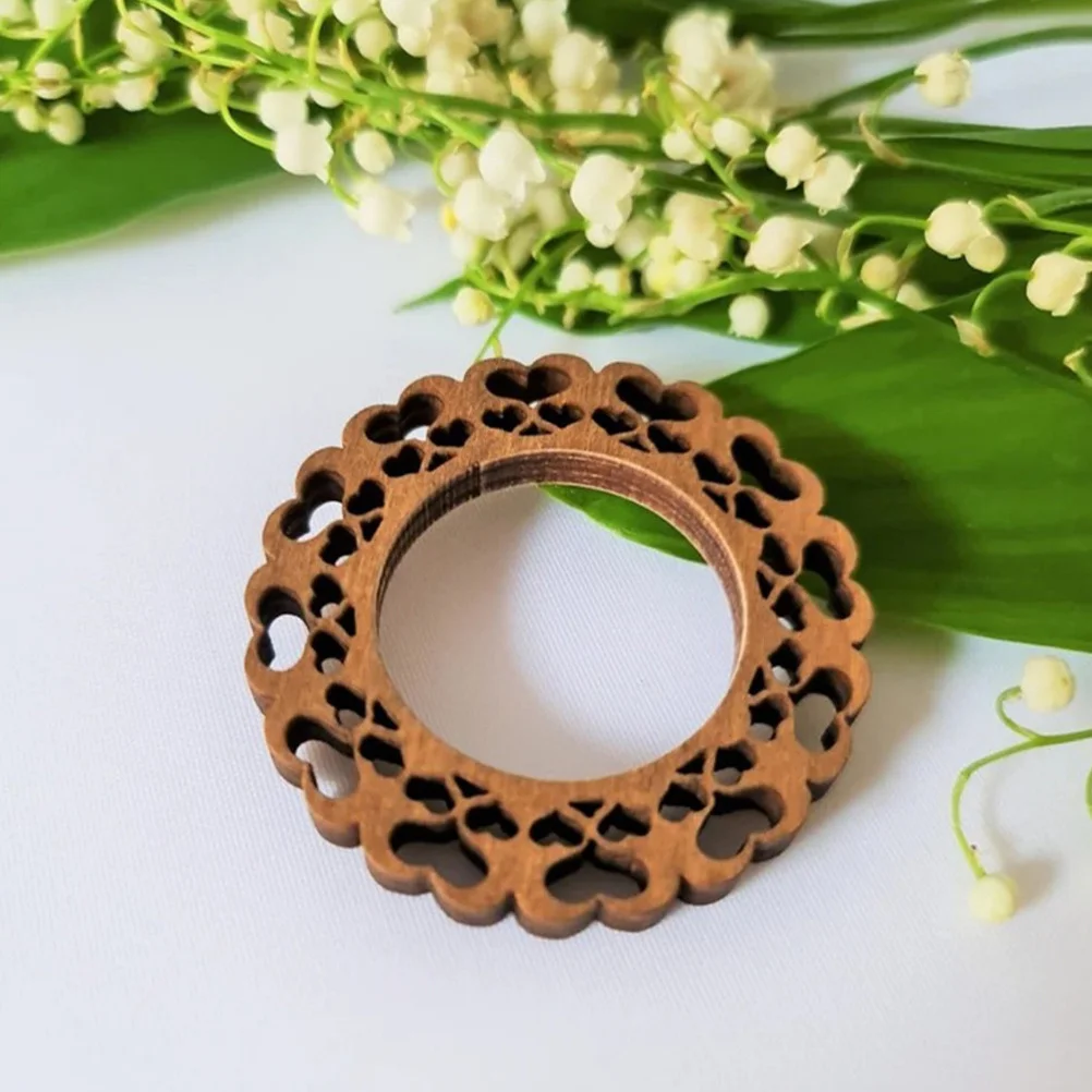 

4Pcs Wooden Napkin Rings Vintage Floral Cutout Wedding Table Decor Party Supplies Elegant Rustic Charm Napkin Rings