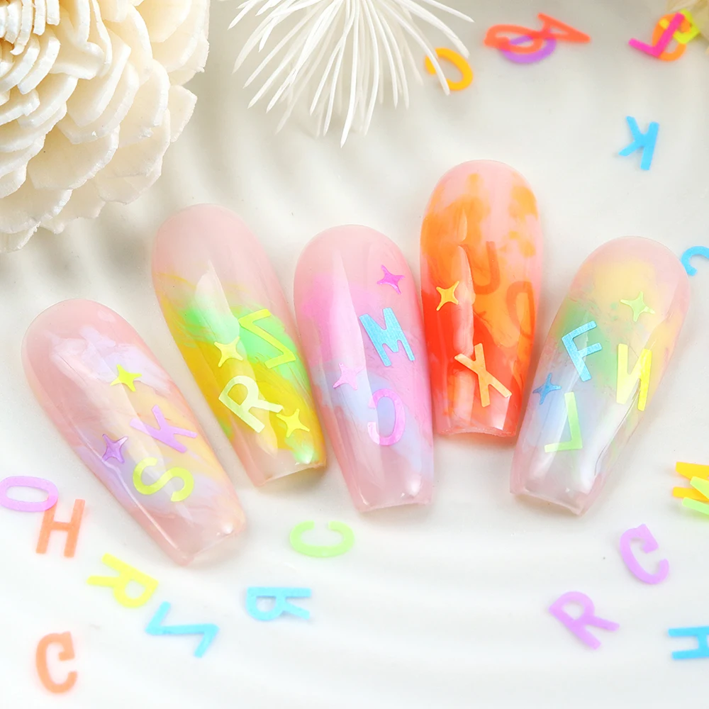 Mixed Fluorescerend Engels Alfabet Glitter Pailletten Voor Nail Design Neon 26 Letter Paillettes 3d Nail Art Decoraties Accessoires