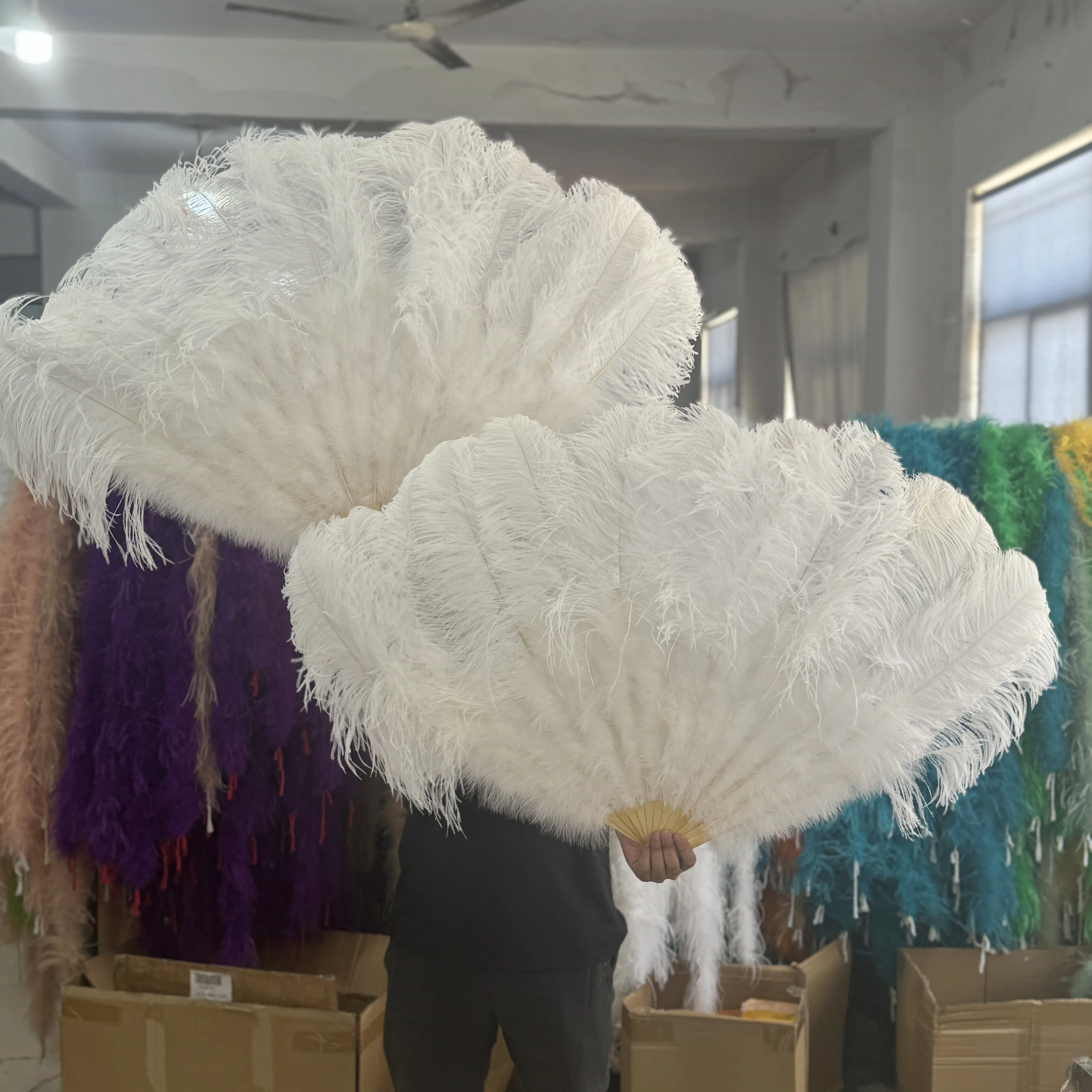 White Natural Ostrich Feather Fan 13 Bone Big Hand Held Folding Fan for Carnival Performance Dance Stage Show Props Decoration