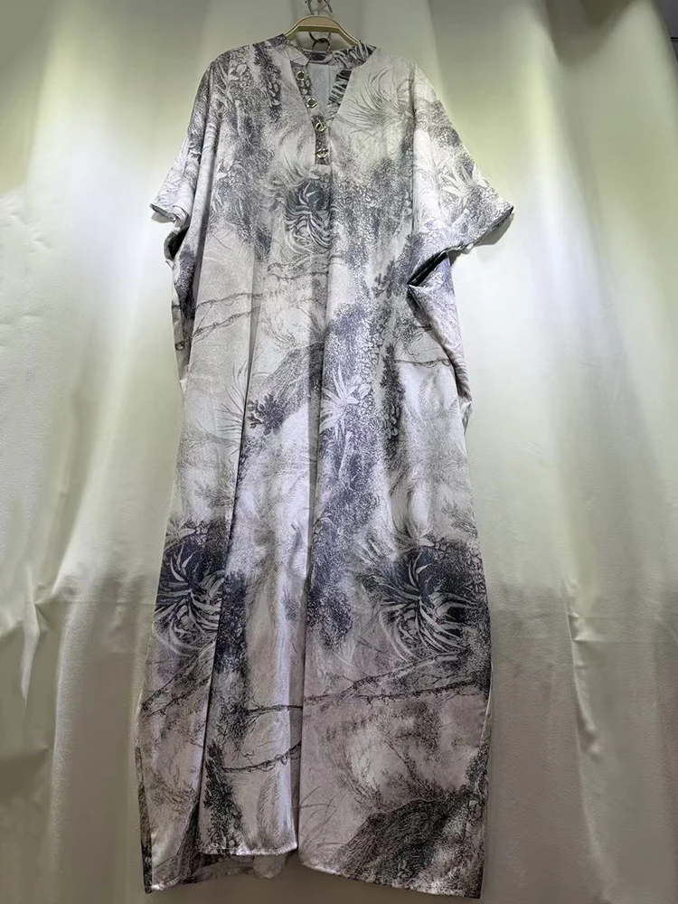 レトロな幾何学模様のプリント、ドアチューブ型の半開襟プルオーバードレス、2025年秋のレディースファッション、ゆったりとしたオーバーサイズのふわふわスカート