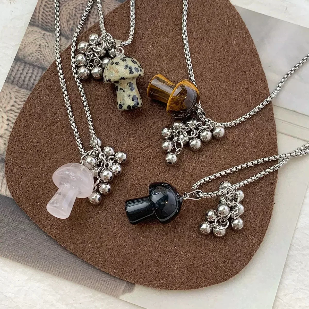 Vintage Natural Stone Mushroom Pendant Long Versatile Sweater Chain Necklace for Women Niche Design Sense Exquisite Accessories