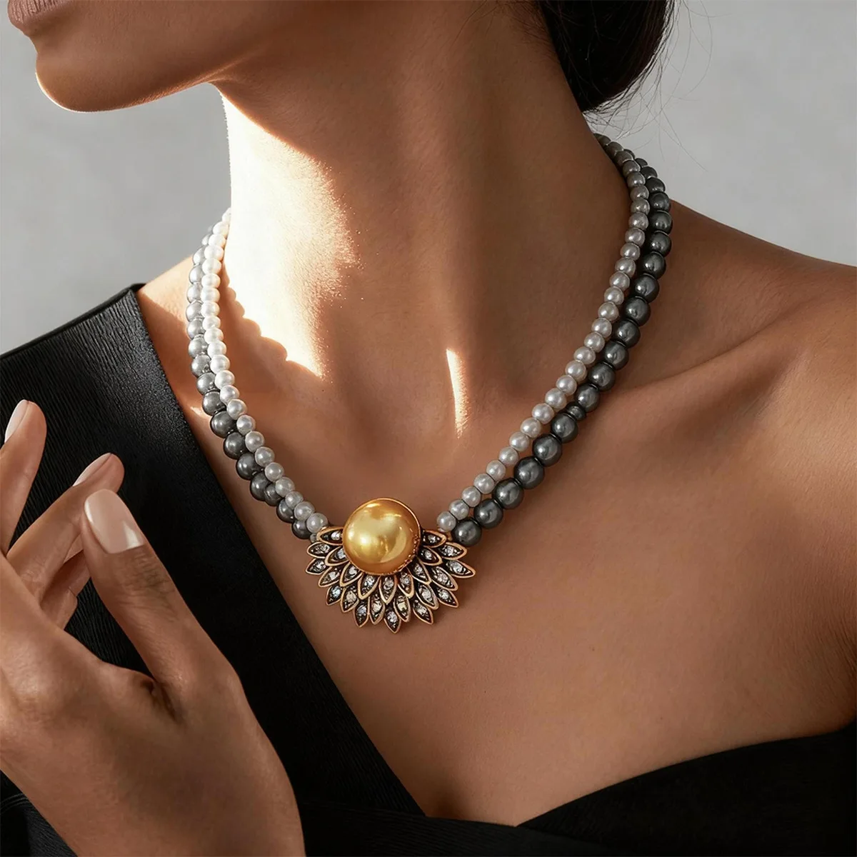 

Double Layer Imitation Pearl Chokers Necklaces Women Elegant Temperament Gray Round Flower Neck Chain for Banquet Wedding