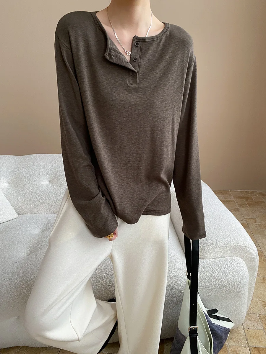 

Button half placket round neck loose long sleeved T-shirt