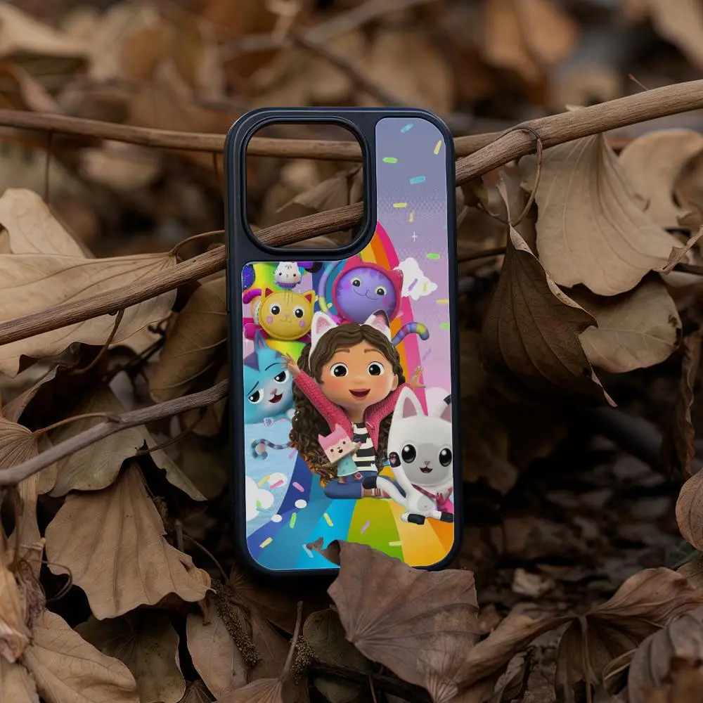 

Cute Cartoon G-Gabbys Dollhouse Phone Case For iPhone 16 15 14 13 12 11 Pro Max Plus Black Frame Acrylic Carbon Fiber Hard Shell