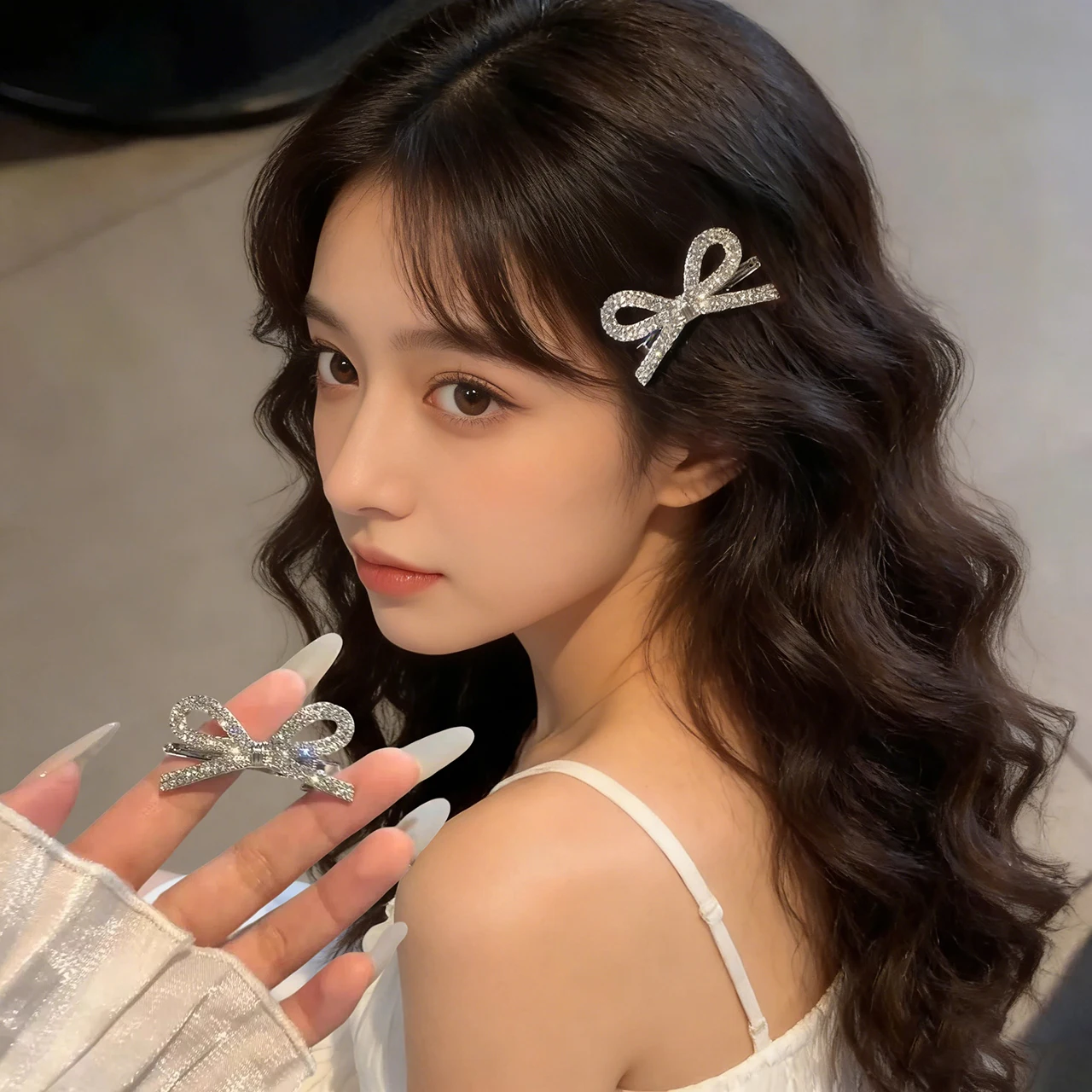 Shiny Rhinestone Bow Hair Clip for Girl Sliver Color Metal Duckbill Clip Small Bow Hairpins Bowknot Barrette Princess Headdress