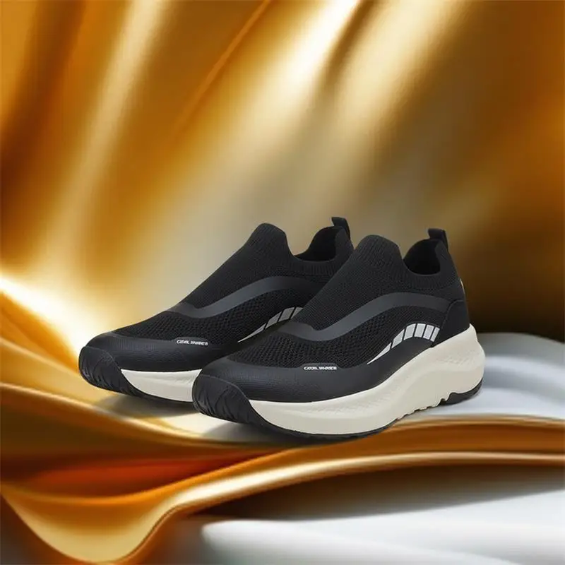 

Trendy Color-Blocked Men's Casual Shoes, Sporty Sneakers Perfect for Jeans