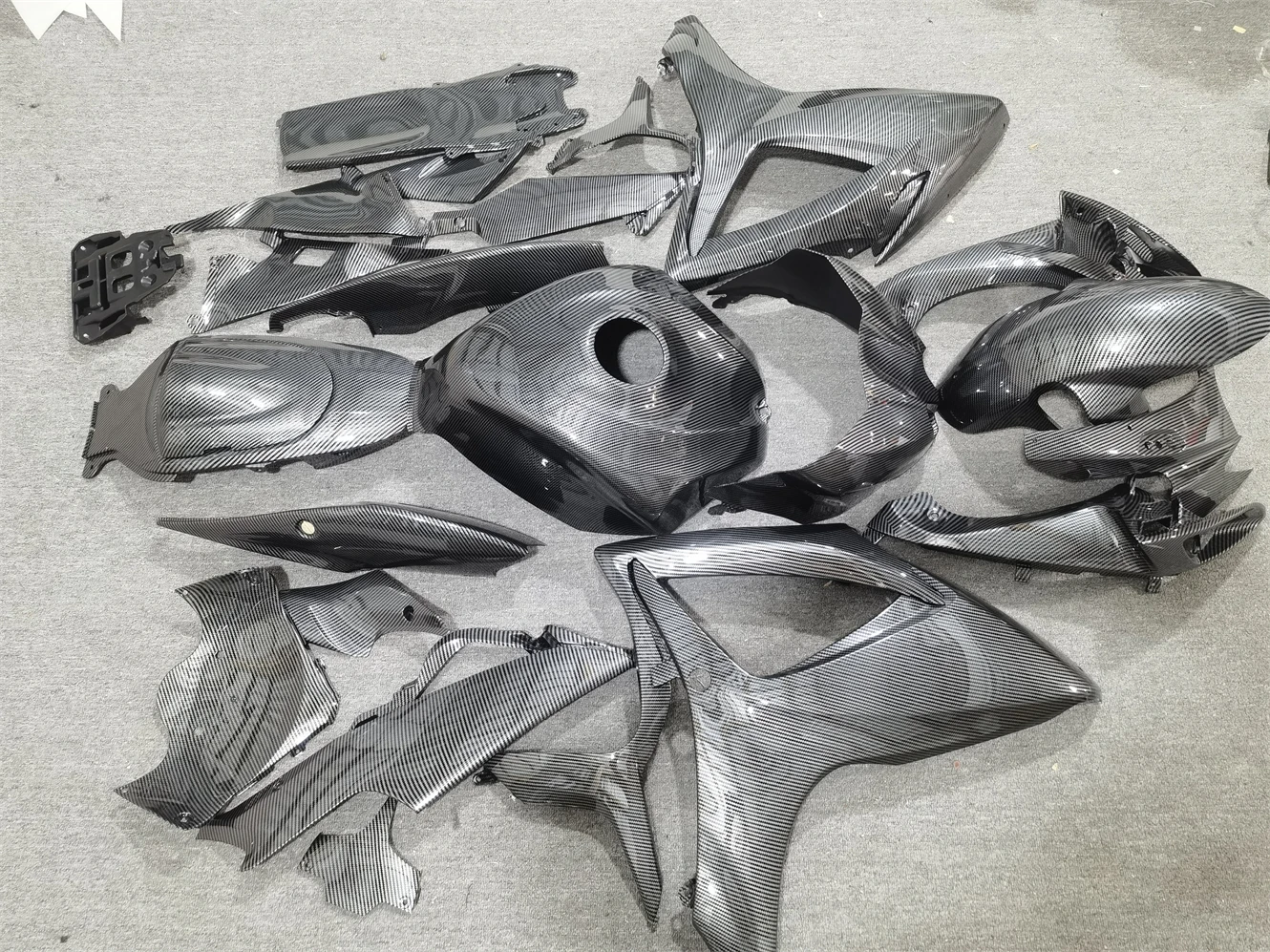 The motorcycle fairing is suitable for GSXR600 2006 2007 GSXR750 06 07 K6 body fairing carbon fiber painted motorcycle shell
