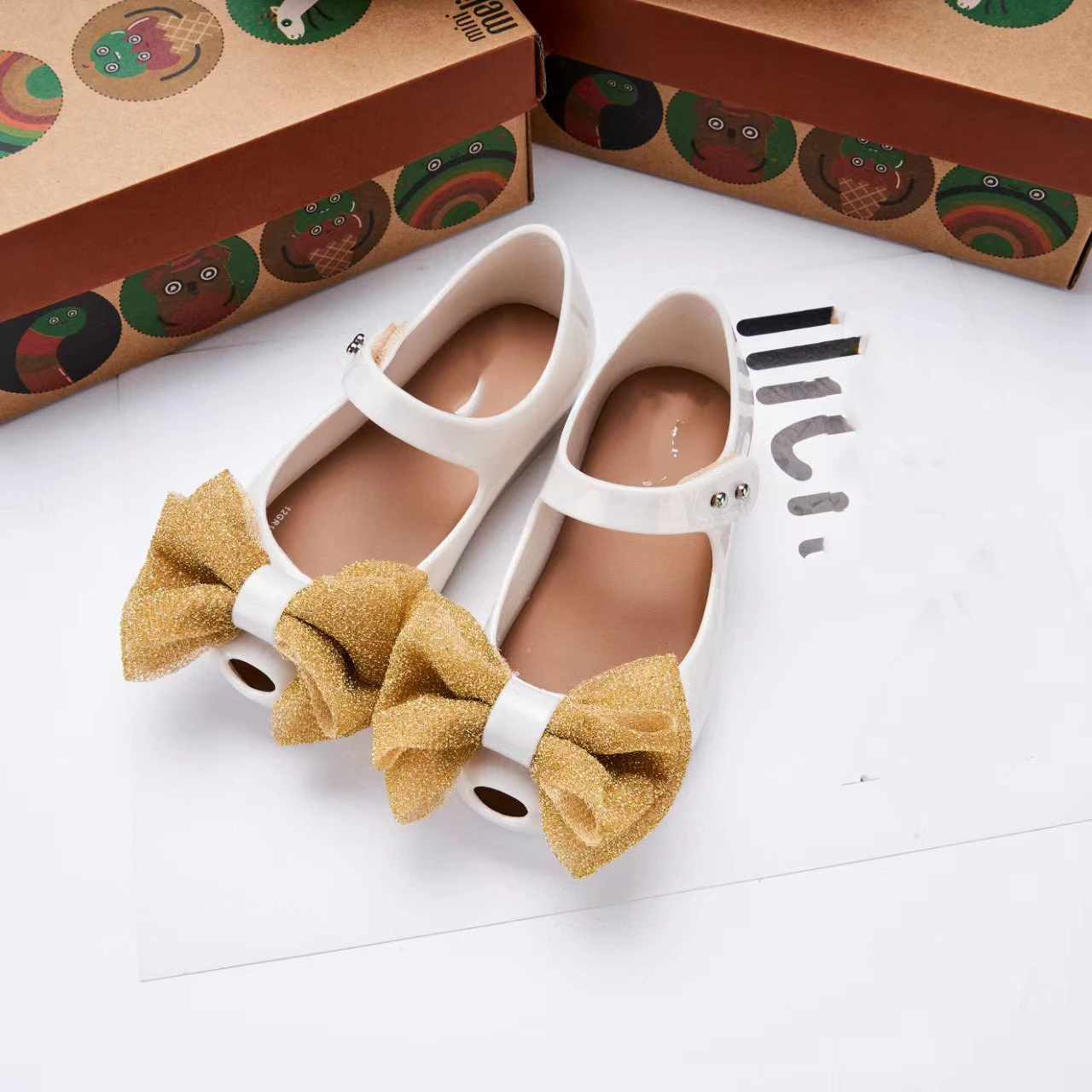 Mini Melissa Soft Soles Casual Shoe Fashionable Princess Shoes New Water Diamond Beach Shoes Bow Shaped Girl Sandals Sandálias