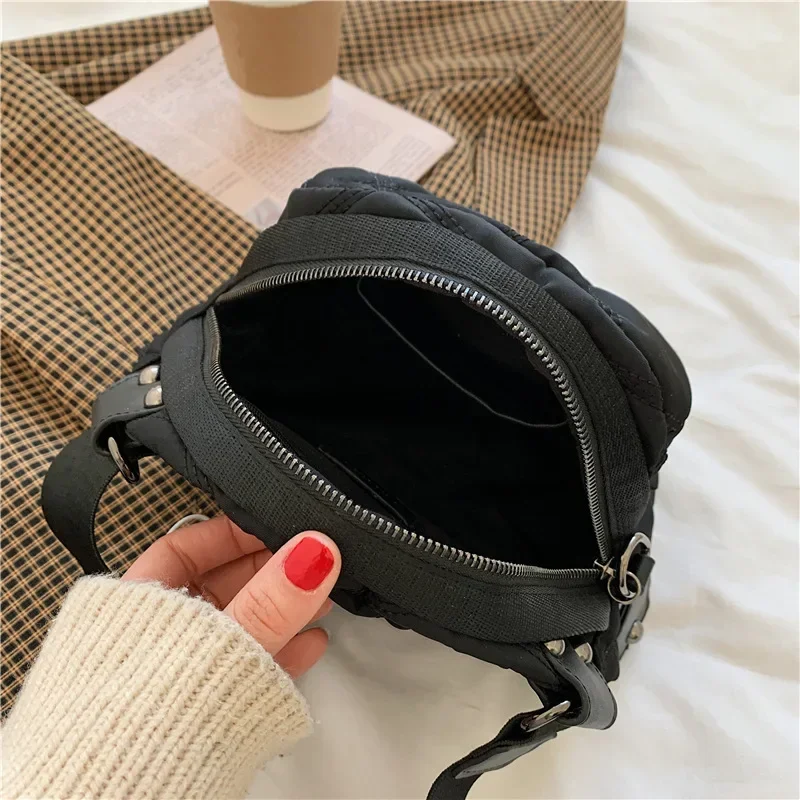 2024 Women Nylon Quilted Roomy Black Handbag Lady Cute Winter Trends Smart Phone Essential Portable Zippy Everyday Crossbody Bag