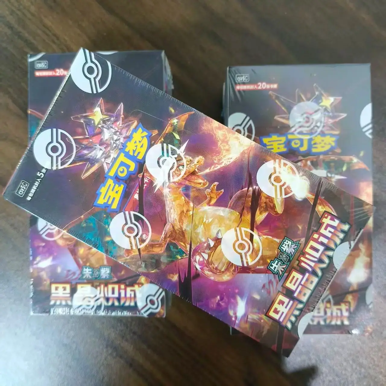 الأصلي الأصلي بوكيمون القرمزي والبنفسجي Charizard 13.0 Trading PTCG النسخة الصينية القابلة للجمع، متوفرة وجاهزة للشحن