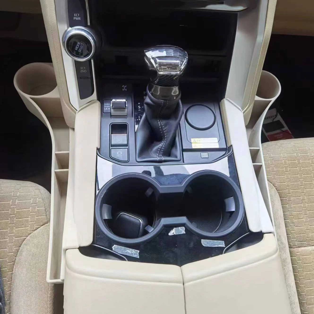 

Beige/Black Seat Gap Storage Box Cup Holder for Toyota Land Cruiser 300 2022 2023 Accessories LC300 Organizer