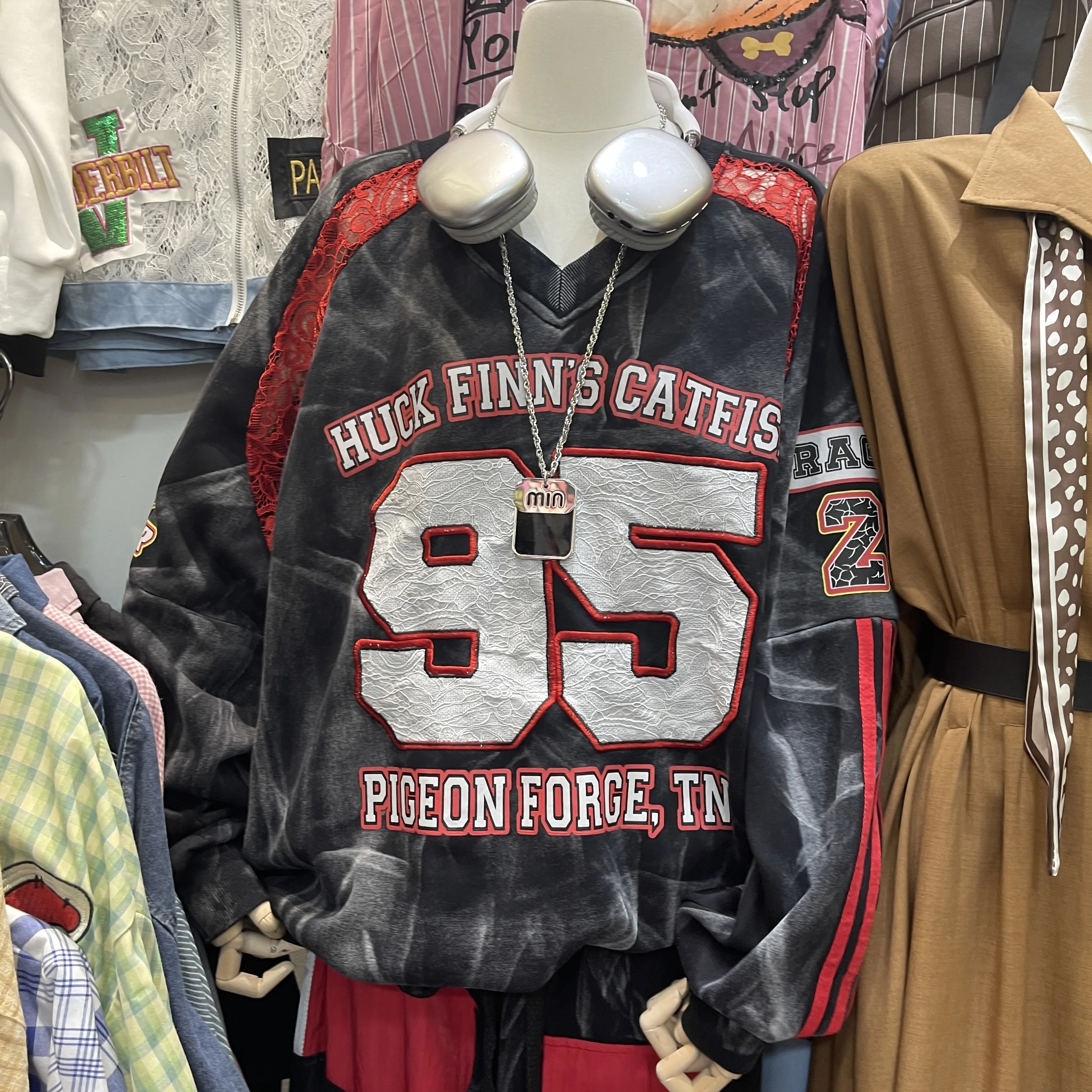 American Style Digital Embroidery Print Trendy T-Shirt V-Neck Design High Street Sports Couple Casual Top Streetwear Women