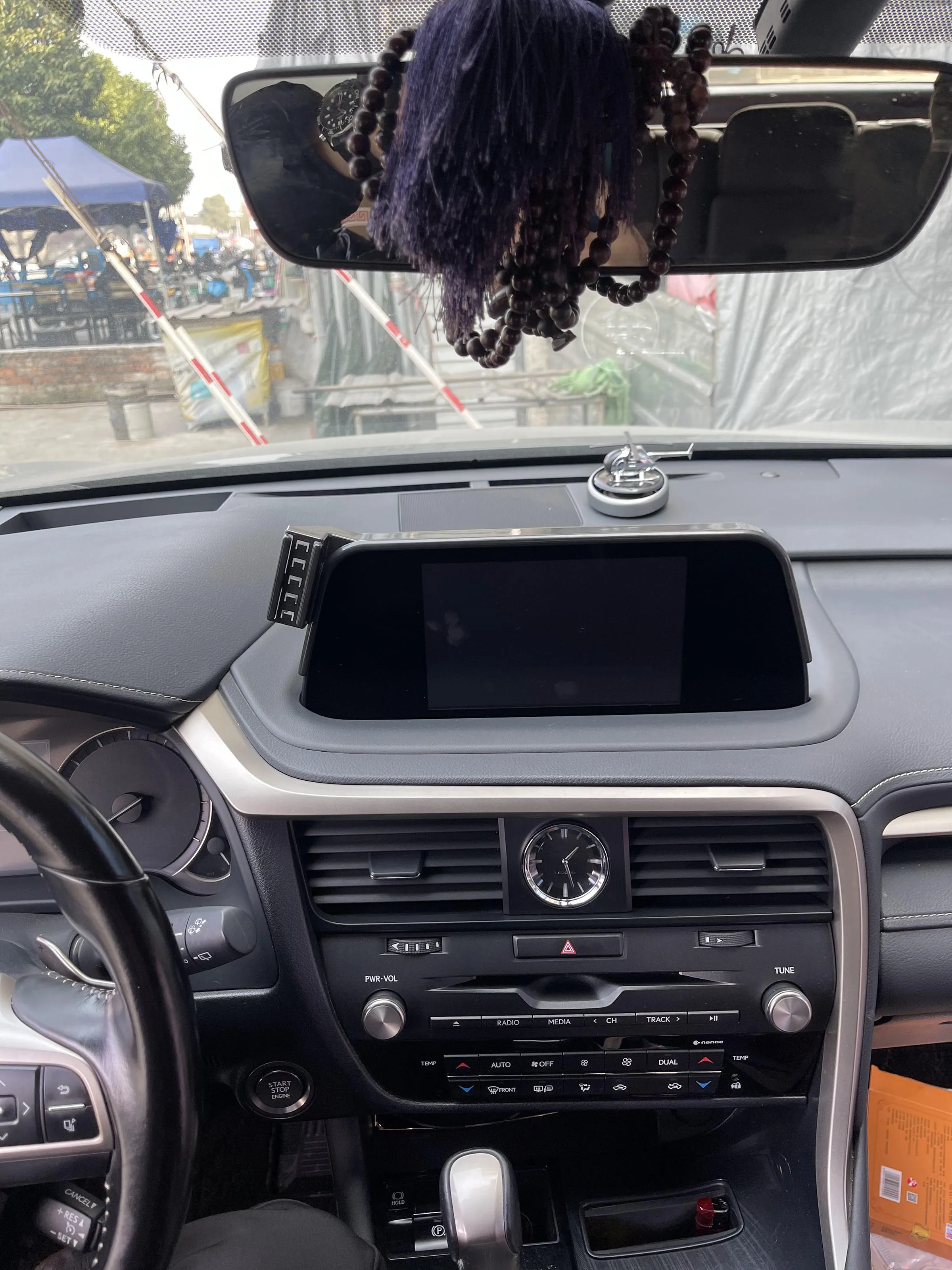 

Держатель для телефона в автомобиль для Lexus RX300 Base Model 2020-2022 с 8-дюймовым экраном, специальный кронштейн, основание для экрана, беспроводная зарядка.