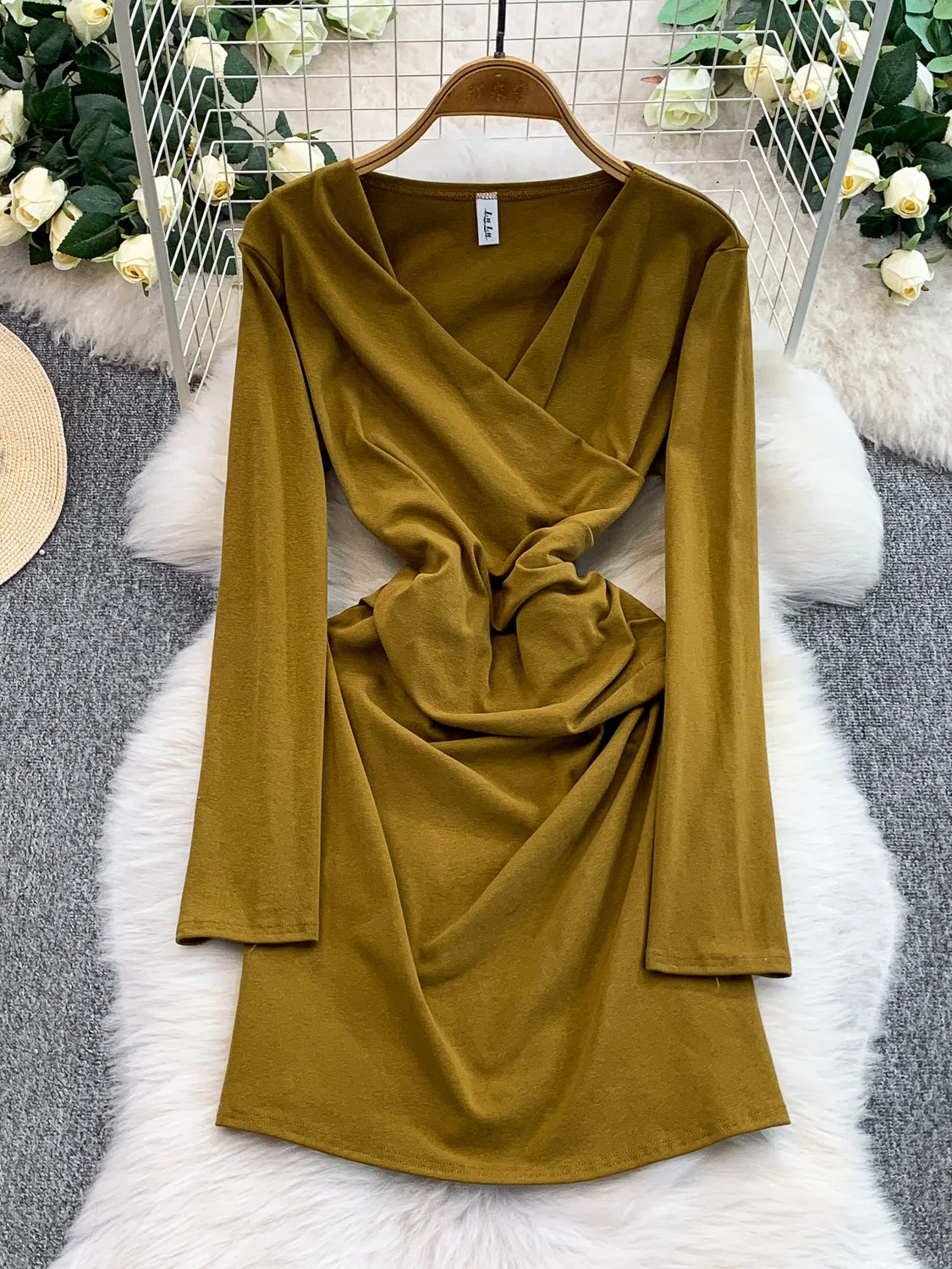 

Pure Desire Spicy Girl, маленький размер, трикотажная юбка с V-образным вырезом и V-образным вырезом, женская осенне-зимняя плиссированная юбка с завязкой на талии