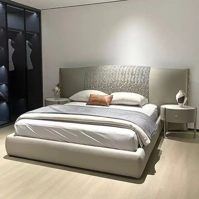 

Итальянская светлая роскошная мебель, вилла, большая плоская широкая ширма, особняк, двуспальная кожаная кровать, высокий ПК и консоль, игровая спальня m