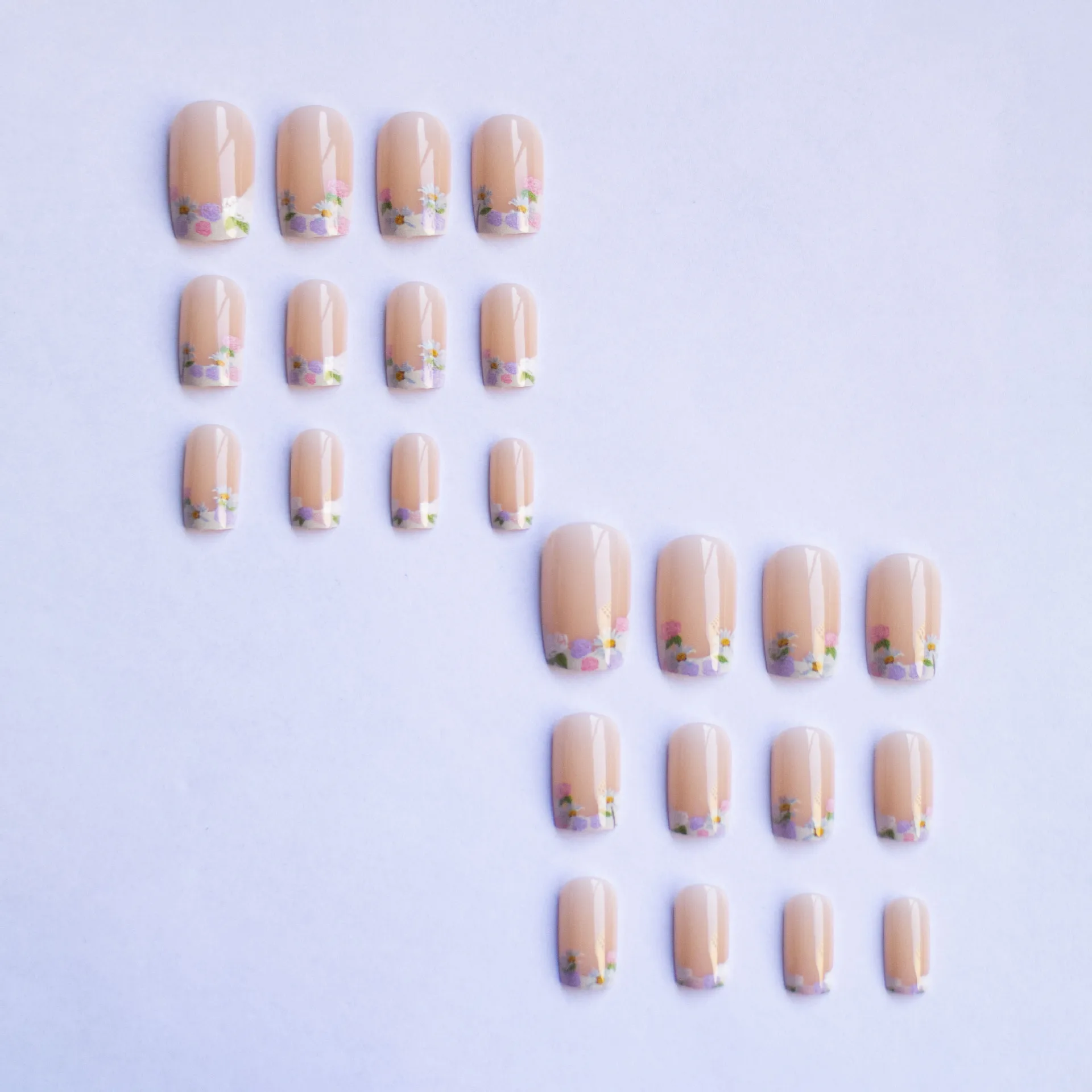 24個入り フレンチプレスオンネイル 春夏の花柄 スクエア型 人工つけ爪 シームレス 取り外し可能 フェイクネイル