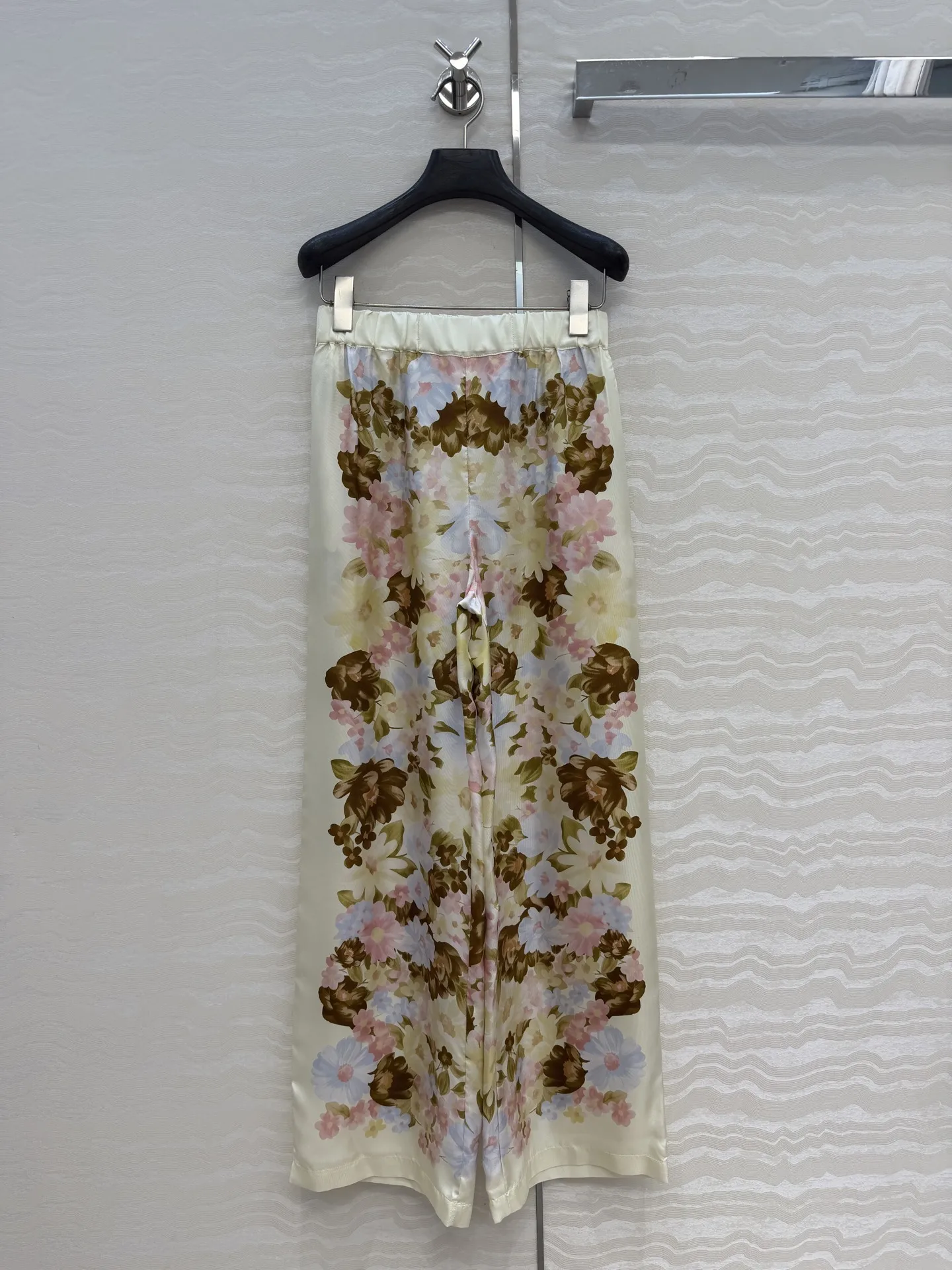 New vintage print pants for summer 2026