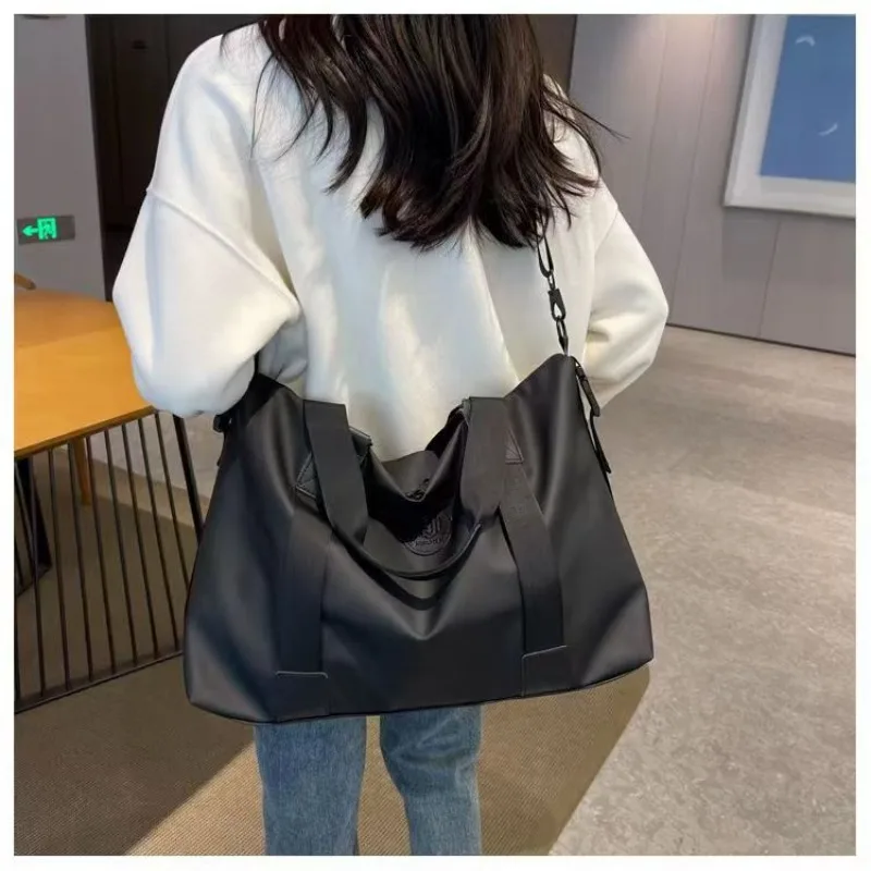 

Hot Selling Unisex Large Capacity Dry Wet Separation Lightweight Luggage Bag for Men and Women, Casual Yoga Fitness Travel Bag