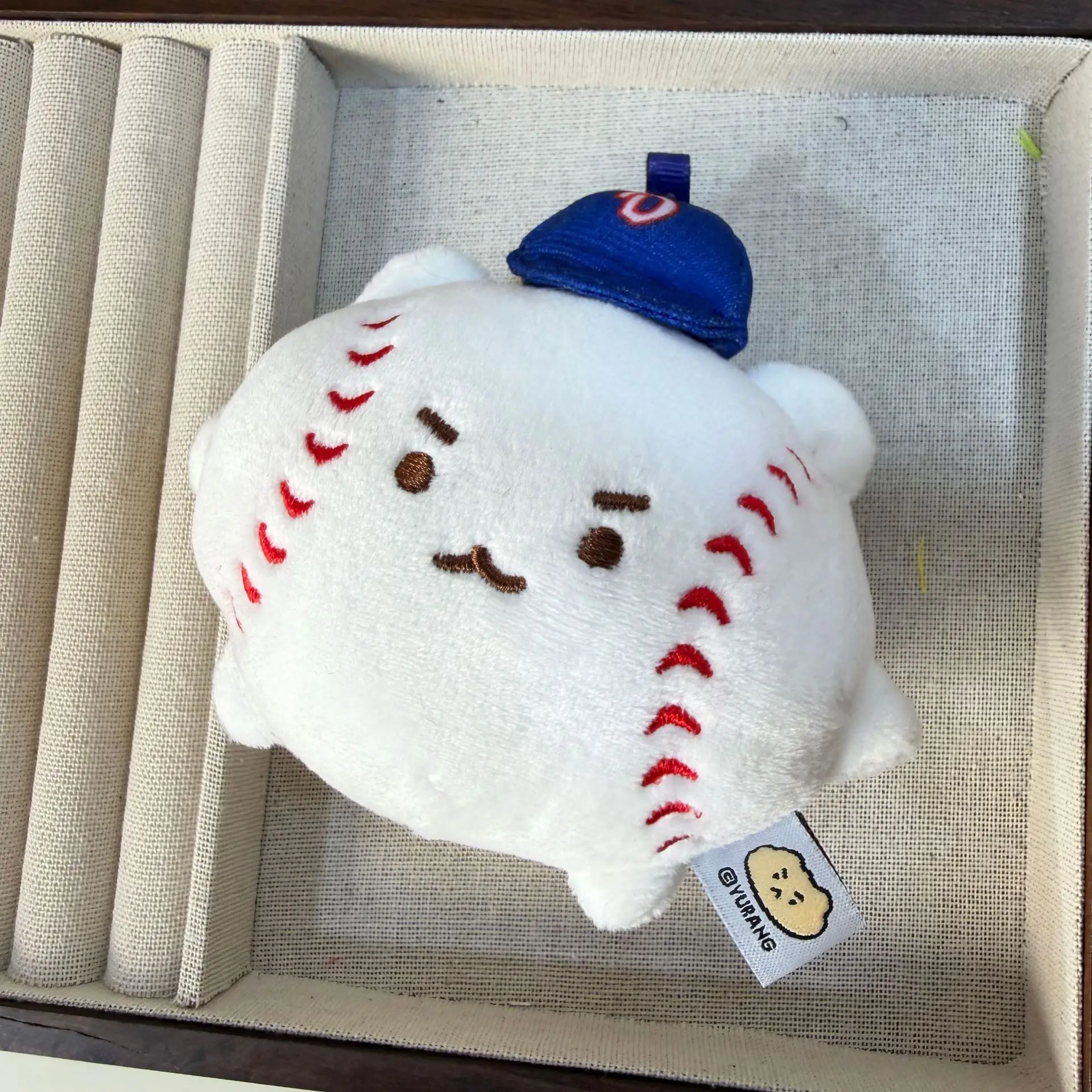 Llavero de peluche de béisbol - Gaming Console Keychain reseña y precio