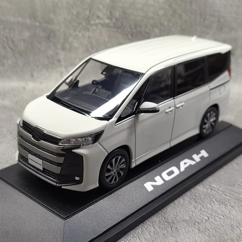 

1:30 Scale Diecast Alloy NOAH Business Vehicle MPV Van Toys Cars Model Classics Adult Nostalgia Souvenir Gifts Static Display