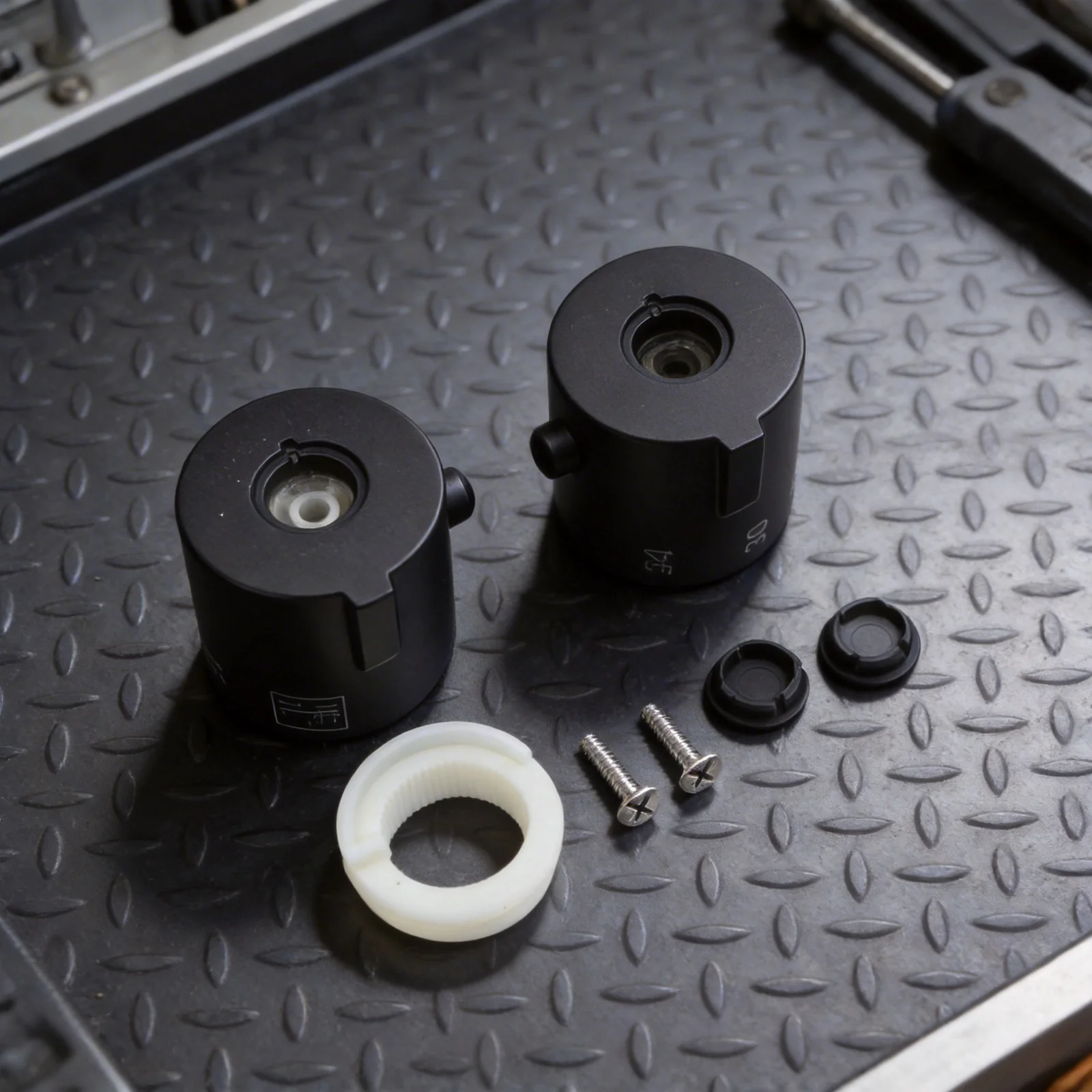 Knob Handle for Round Rod For Thermostatic Faucets with Top and Bottom Outlet Setup for Standard Bathroom Applications